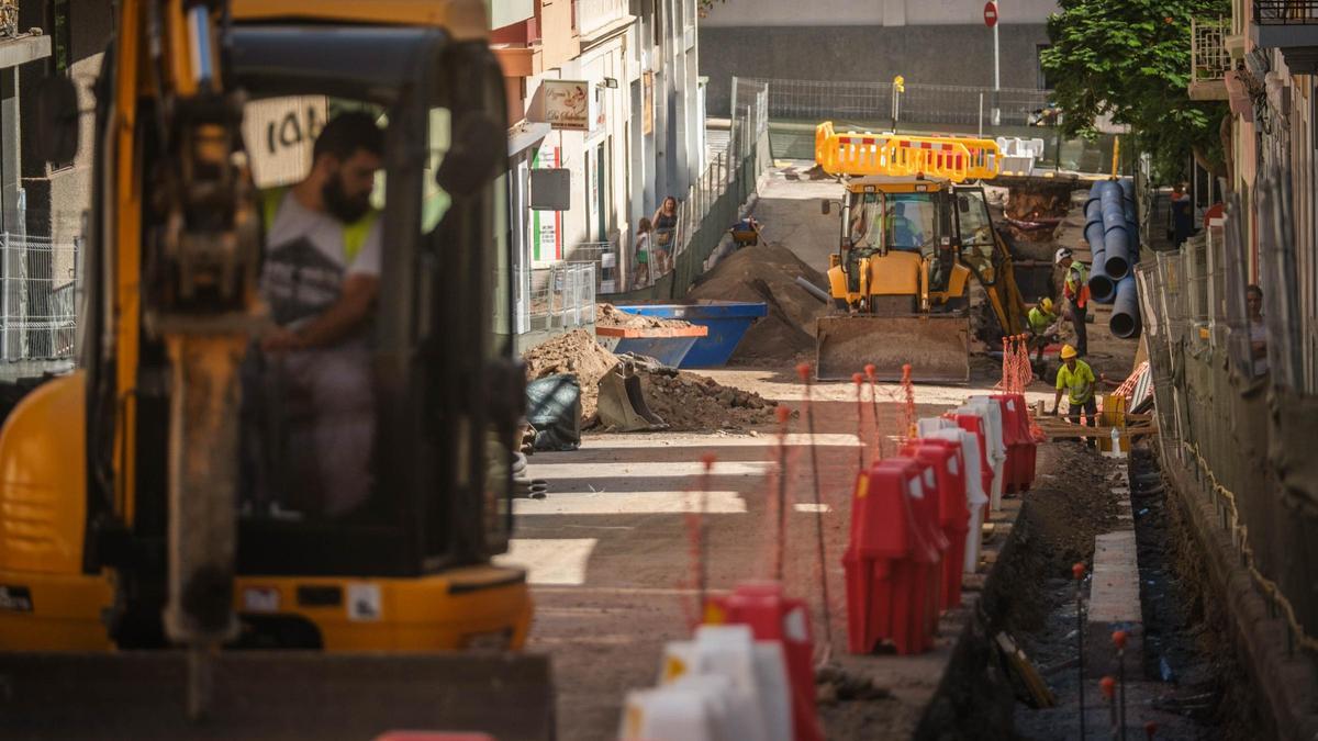 Obras en la calle de La Rosa.