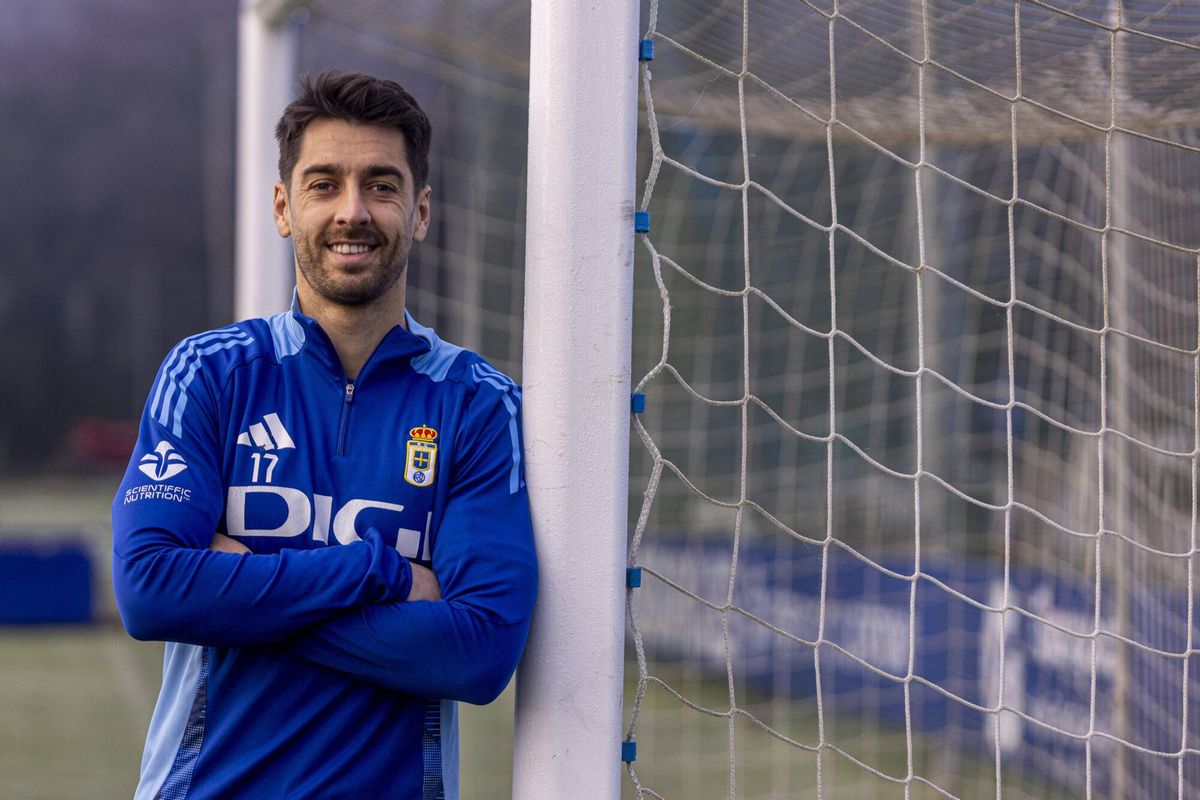 Cesar de la Hoz. Jugador del Real Oviedo. FUTBOL. 2. REAL OVIEDO