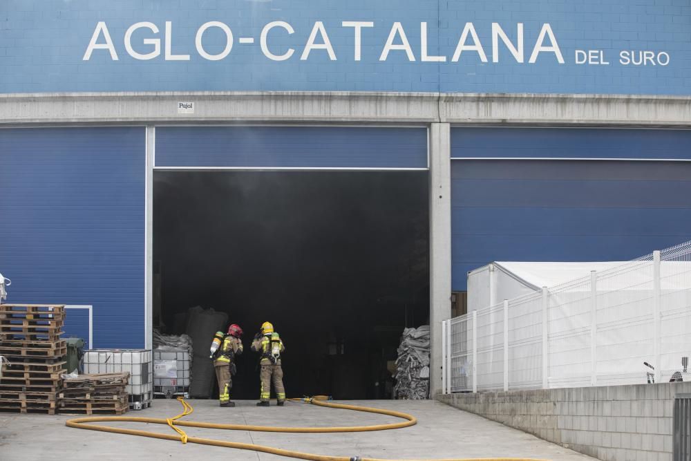 Incendi en una nau industrial de Riudellots