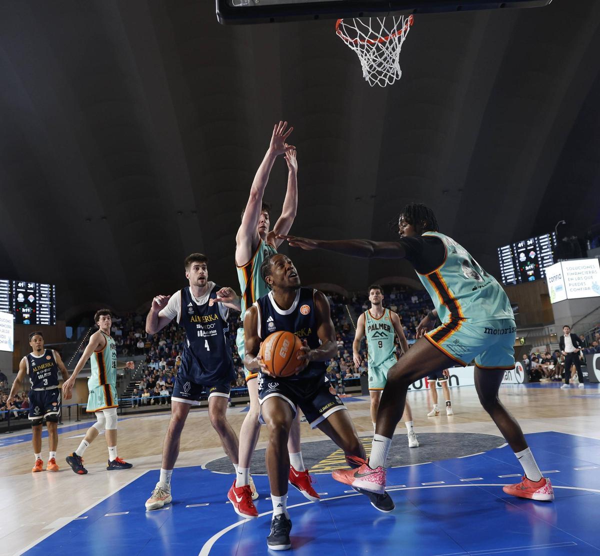 Las imágenes de la victoria del Alimerka Oviedo Baloncesto que le mete el play-off de ascenso a la ACB Las imágenes de la victoria del Alimerka Oviedo Baloncesto que le mete el play-off de ascenso a la ACB