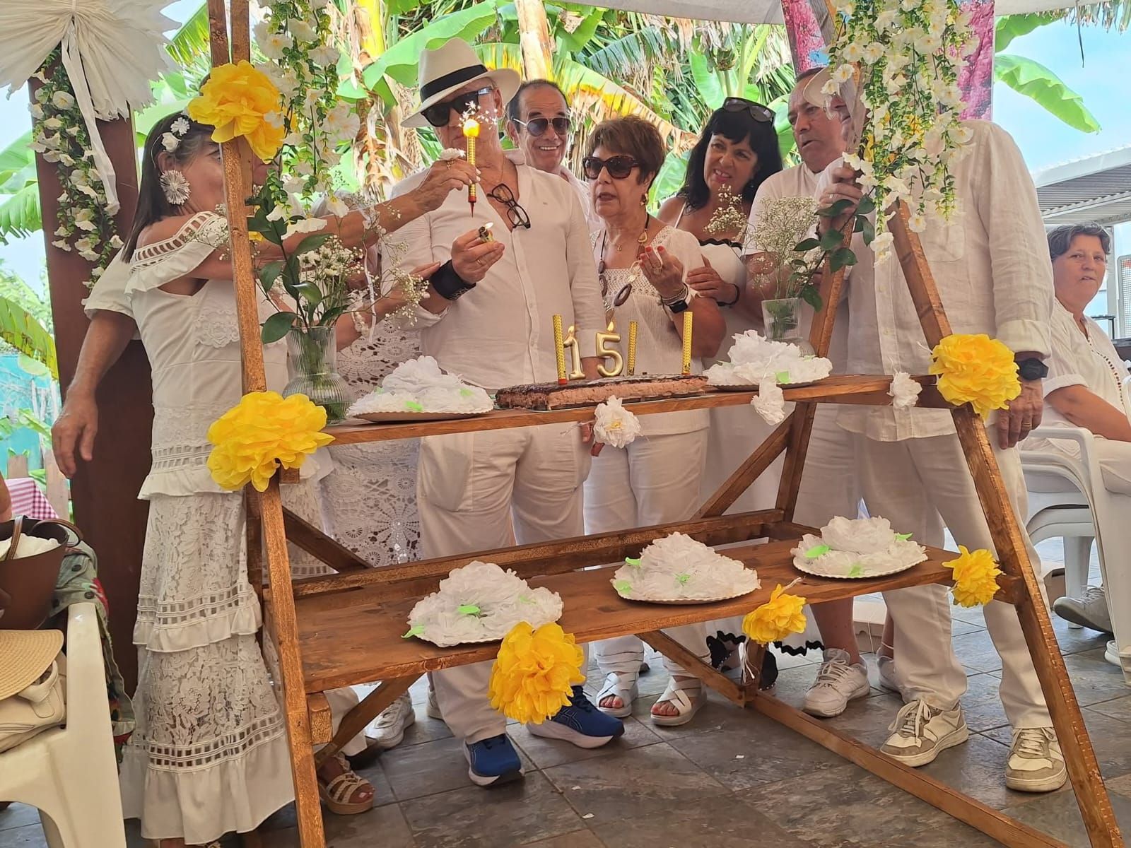 Fiesta Blanca: 15 aniversario de los amigos de La Cacatúa, Saxo, Can, Wilson, El Coto y Whisky club