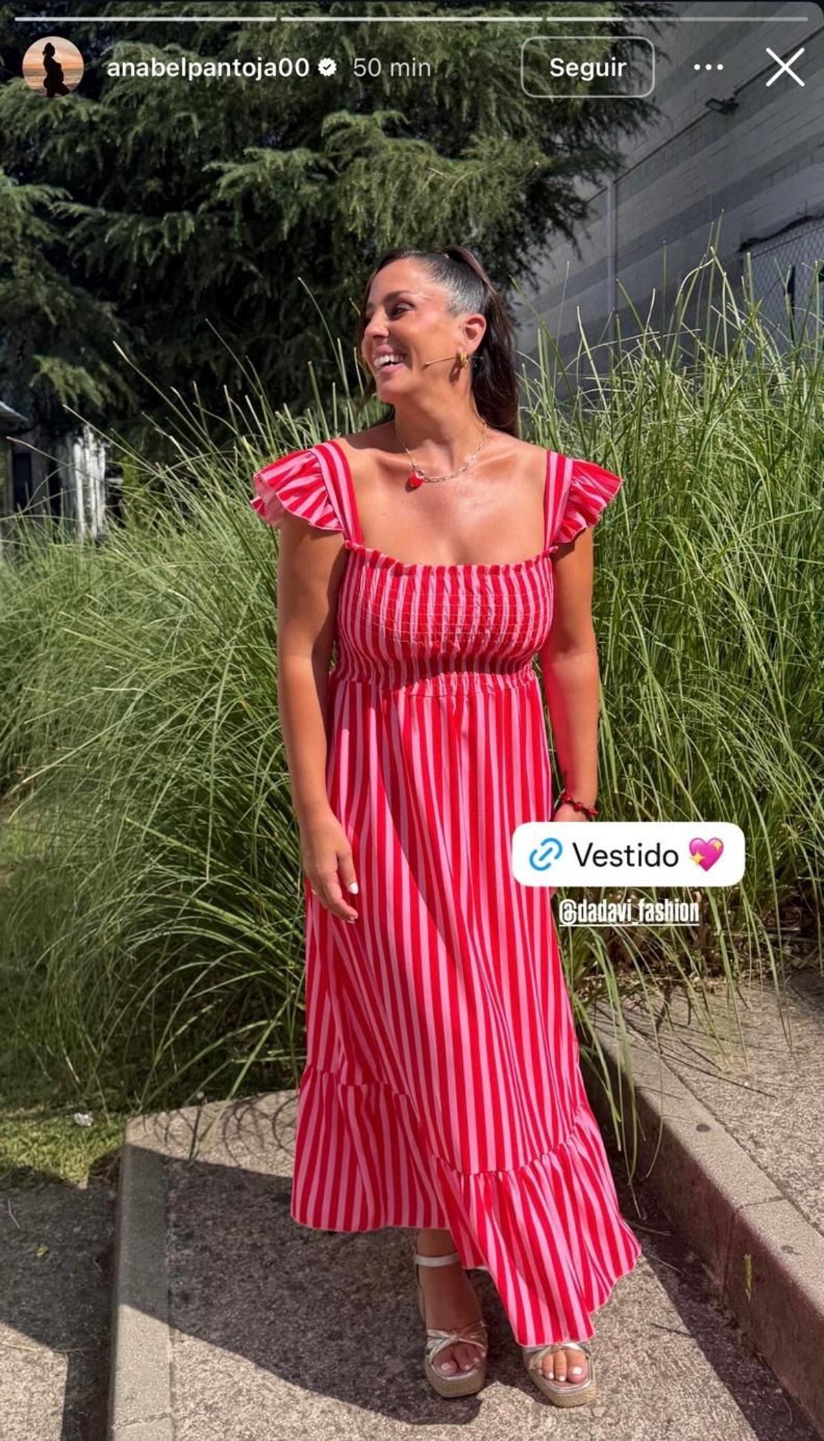 Historia de Instagram de Anabel Pantoja con la ropa del comercio local del pueblo moganero.