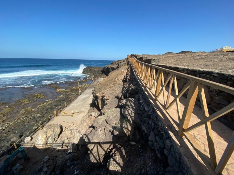 Cae una ladera junto a la playa del Agujero, en Gáldar