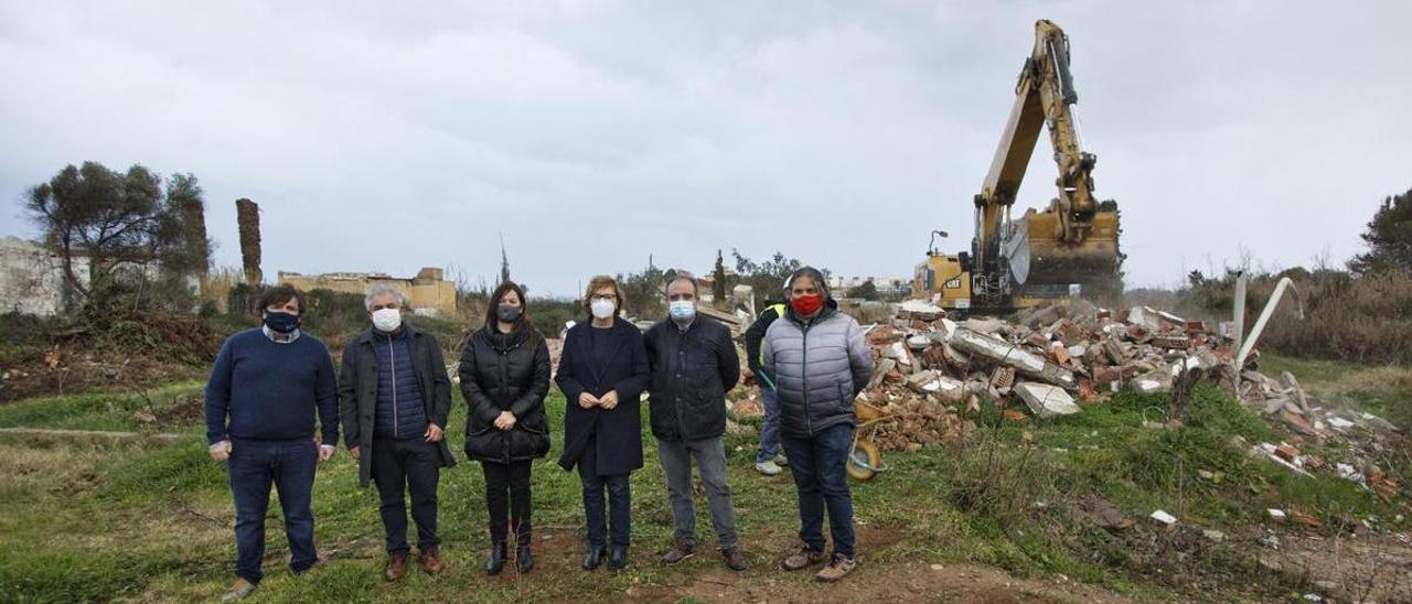 Maria Josep Safont y otros ediles de Burriana asisteron al arranque de las obras del PAI Golf Sant Gregori.