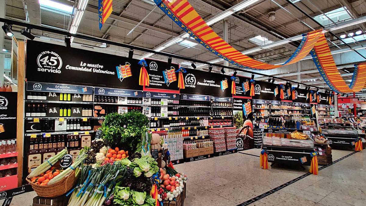 Carrefour presentó ayer su nueva campaña en el hipermercado de Alfafar. | LEVANTE-EMV