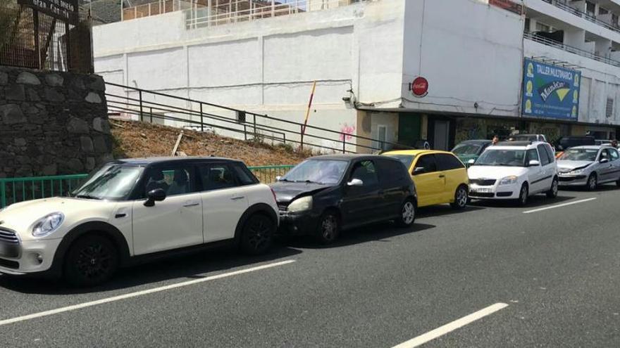 Los cinco vehículos implicados en la colisión ocurrida en la Avenida Marítima.