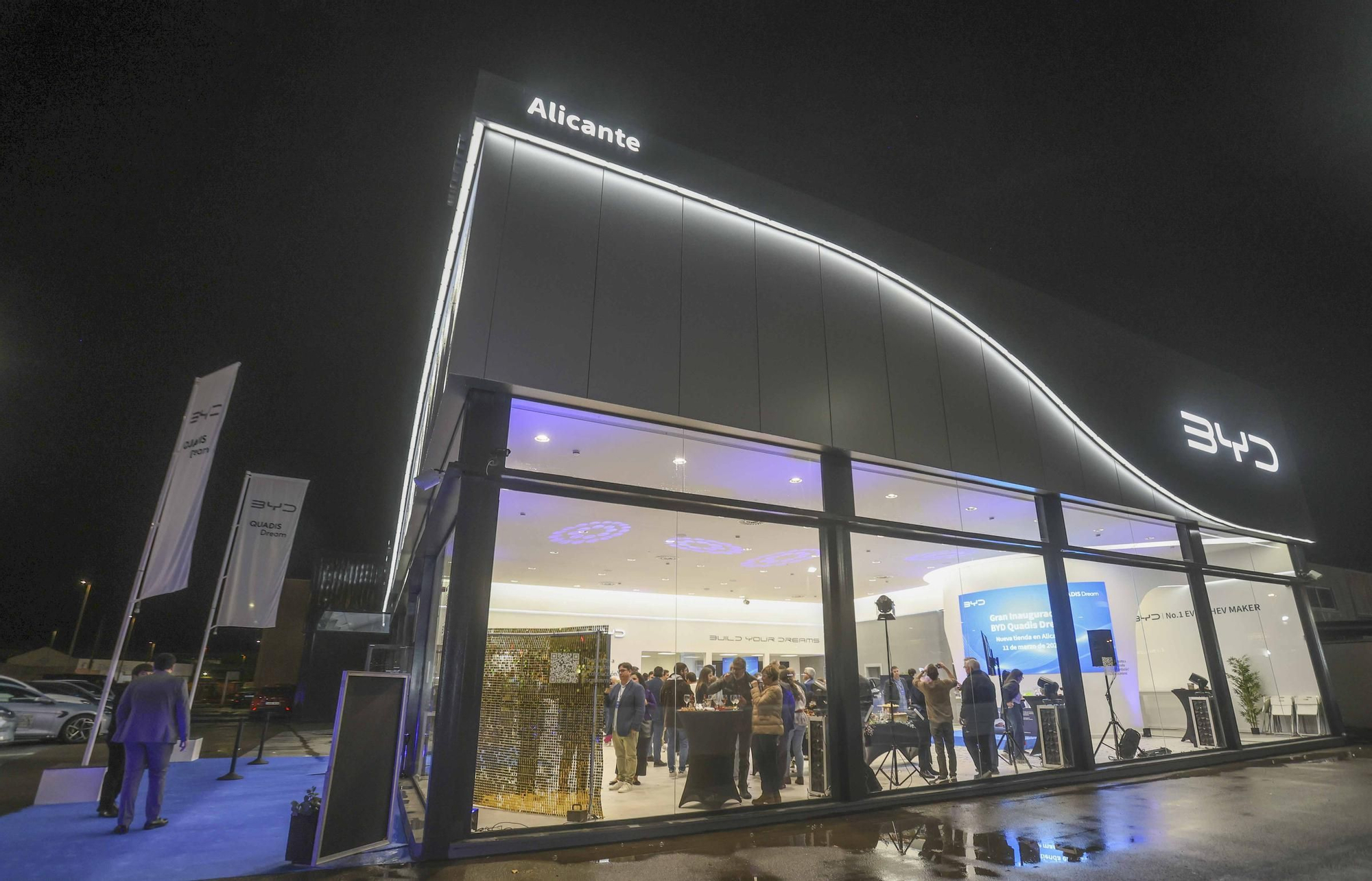 QUADIS Dream inaugura el primer centro BYD en Alicante.