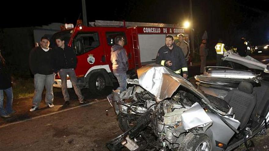 Un motorista fallece tras colisionar contra un talud rocoso en Mazaricos