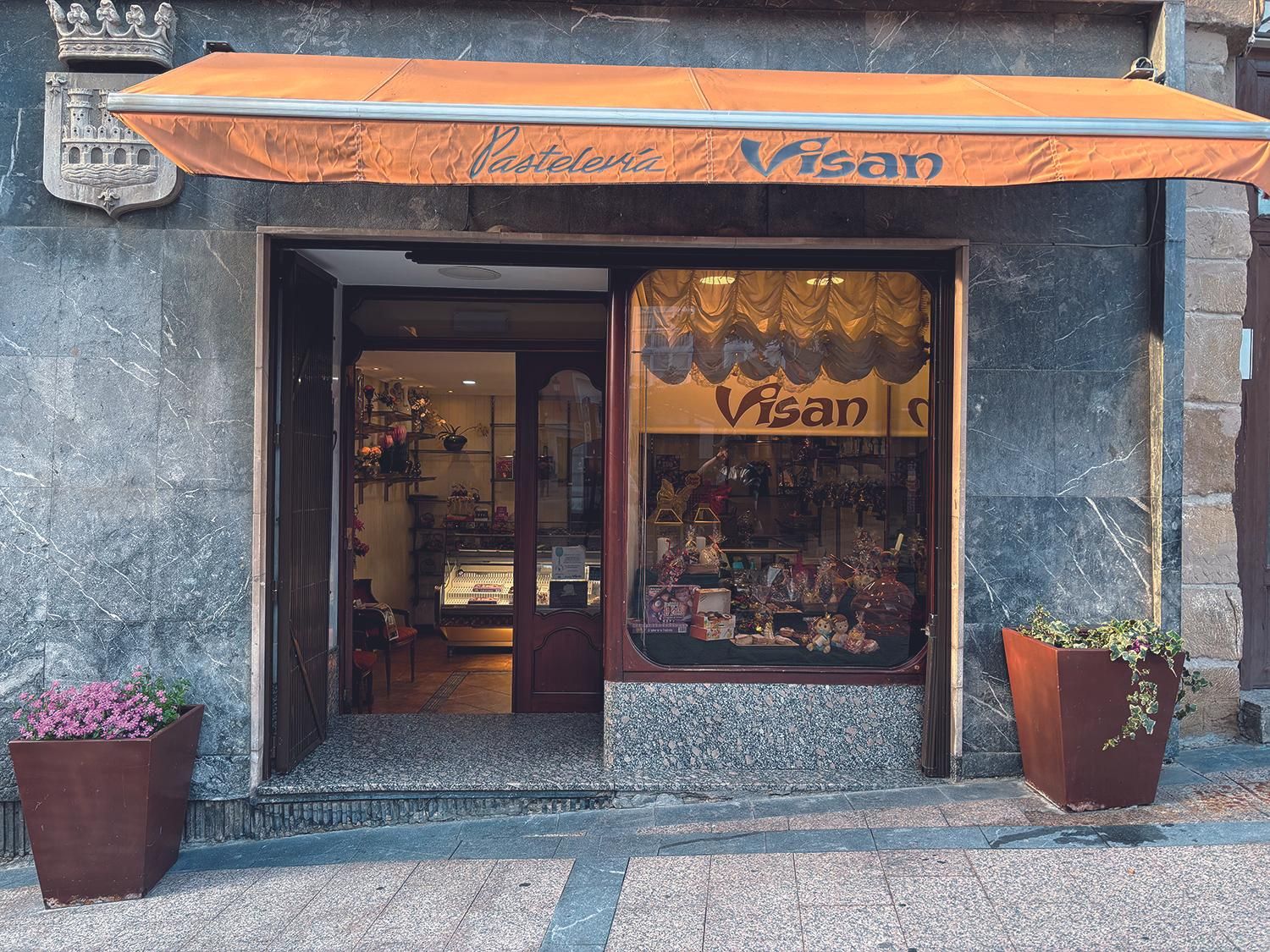 Imagen del exterior de la Pastelería Visán.