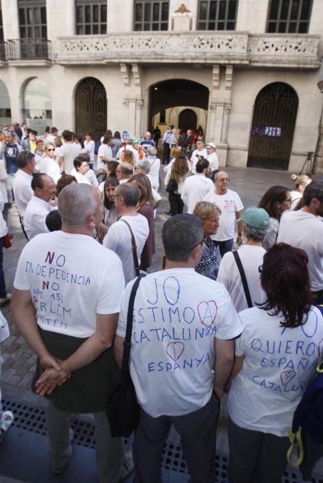 Concentració per reclamar diàleg i convivència a la Plaça del Vi de Girona