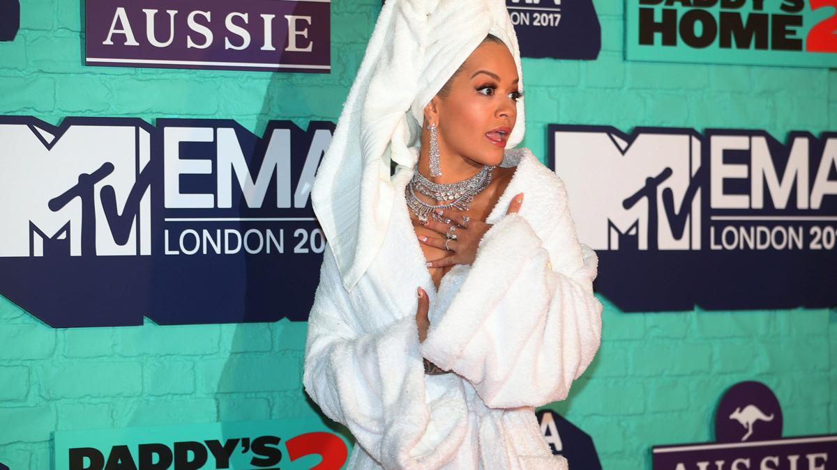 Palomo Spain firma el look de Rita Ora en los EMA