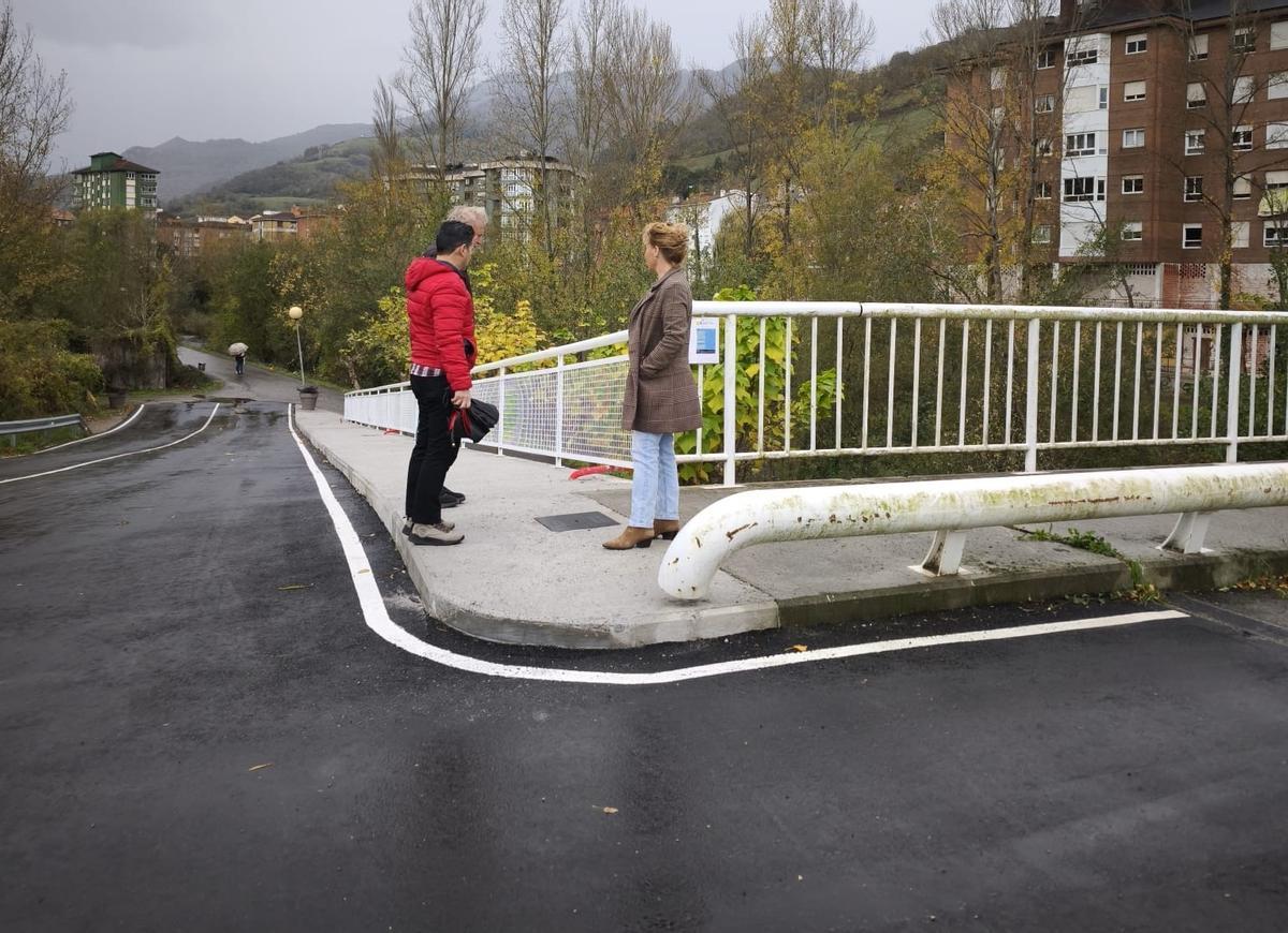 La conexión del puente de La Llera con la zona residencial.