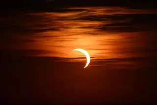 Las mejores imágenes del eclipse en diferentes zonas