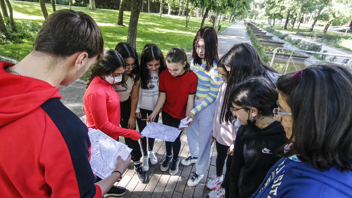 Participantes de la actividad solidaria organizada en el parque del Príncipe.