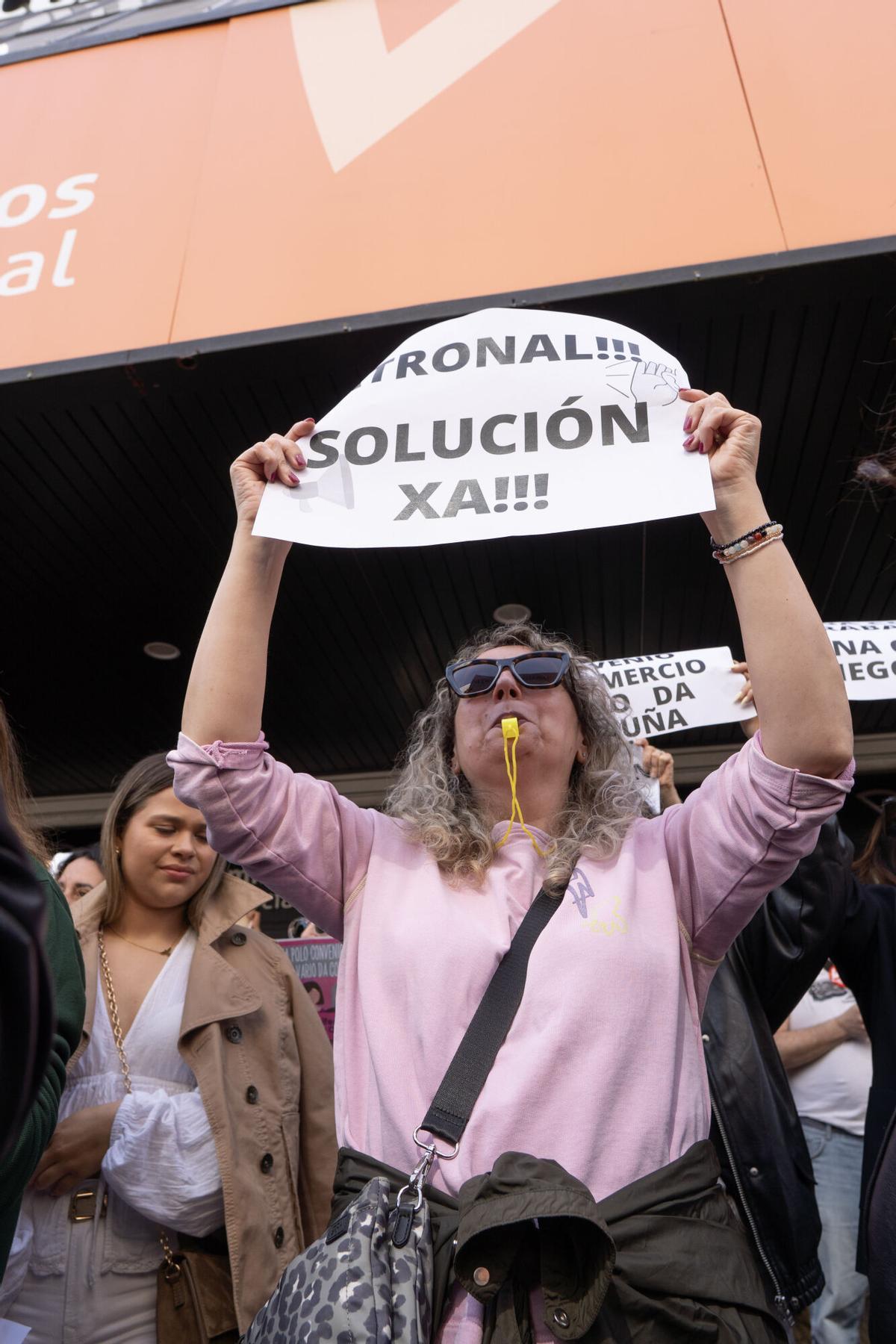 Cientos de personas se han manifestado desde el Centro Comercial Cuatro Caminos