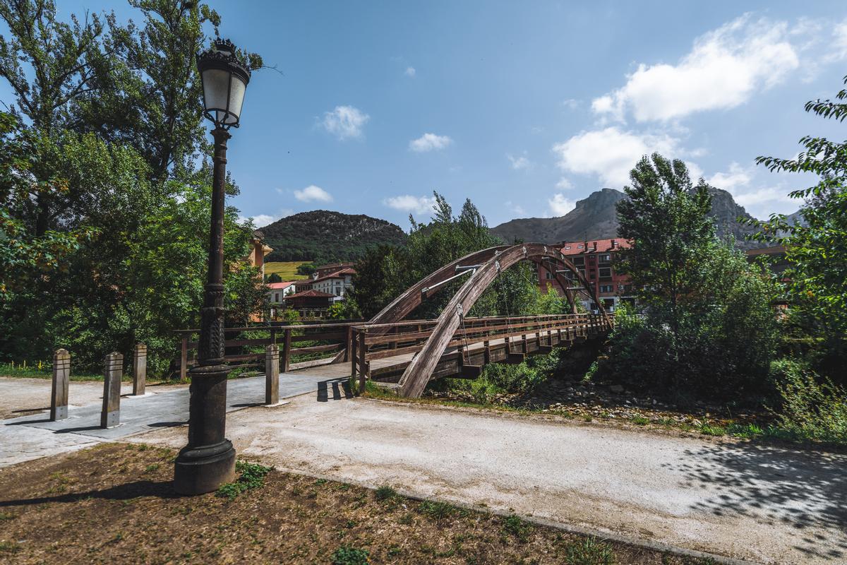 Puentes en la villa de Las Arenas en el municipio de Cabrales