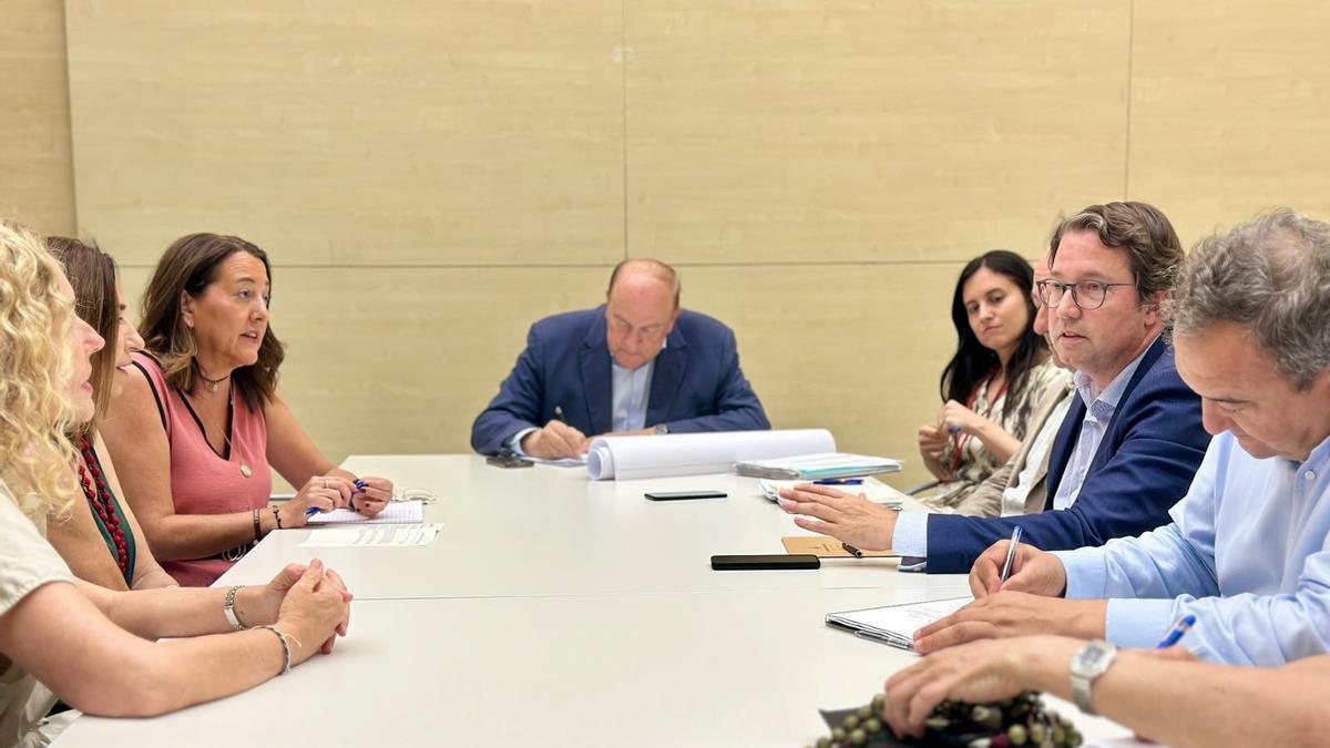 Reunión con los vecinos y comerciantes del centro de València.