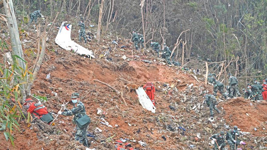 Encuentran la segunda caja negra del avión accidentado en China