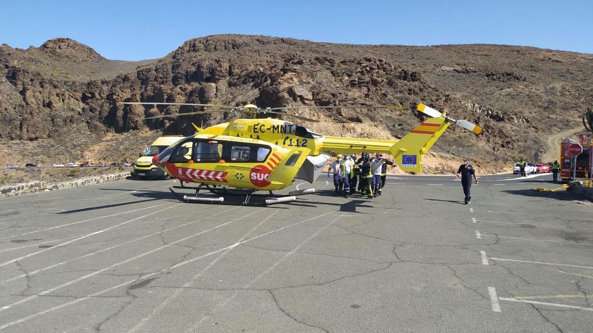 El motorista evacuado en un helicóptero medicalizado