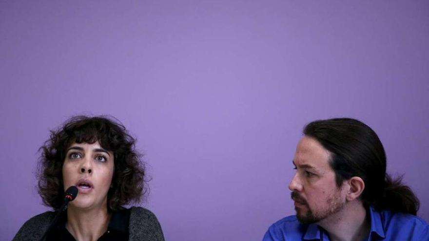 Alexandra Fernández y Pablo Iglesias durante una rueda de prensa.