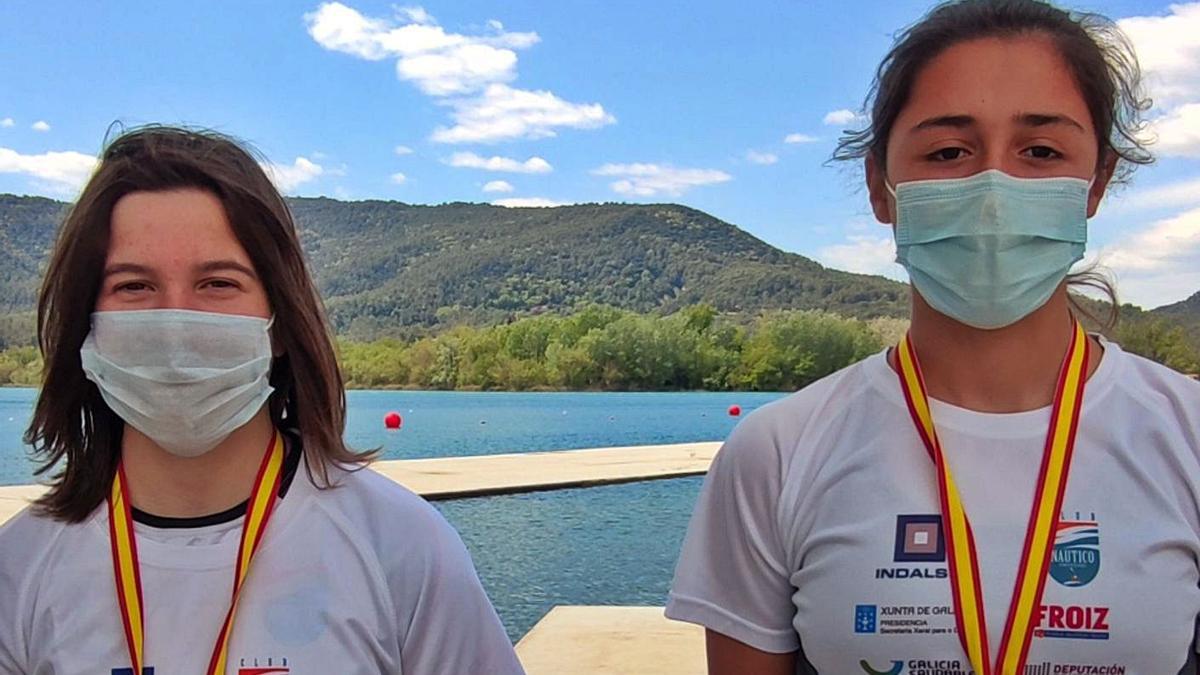 Las cesureñas Natalia Varela y Nerea Novo fueron oro y plata en la canoa individual cadete.  | // FDV