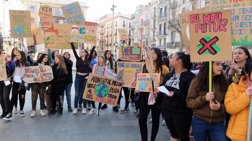 Els alumnes s&#039;han reunit a la Rambla de Figueres aquest divendres.