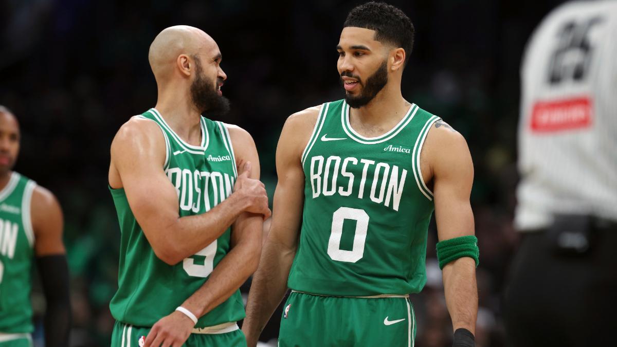 Derrick White y Jayson Tatum, de los Boston Celtics