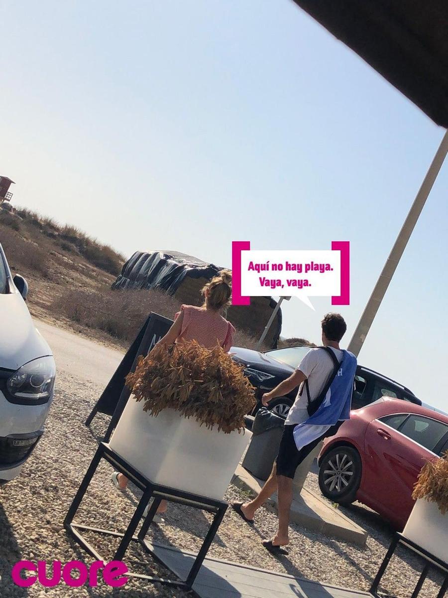 Blanca Suárez y Javier Rey en septiembre en la playa