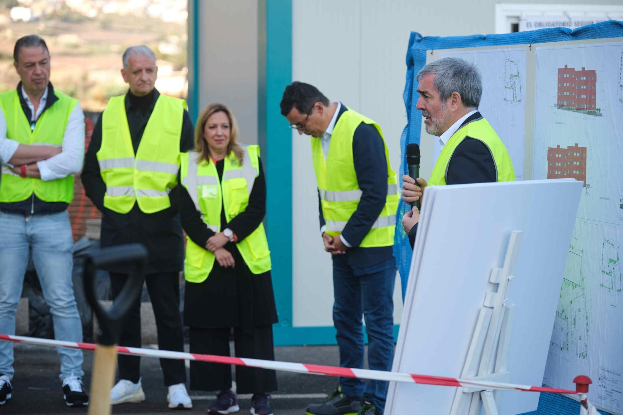 Colocación de la primera piedra de la construcción de 65 viviendas en La Orotava