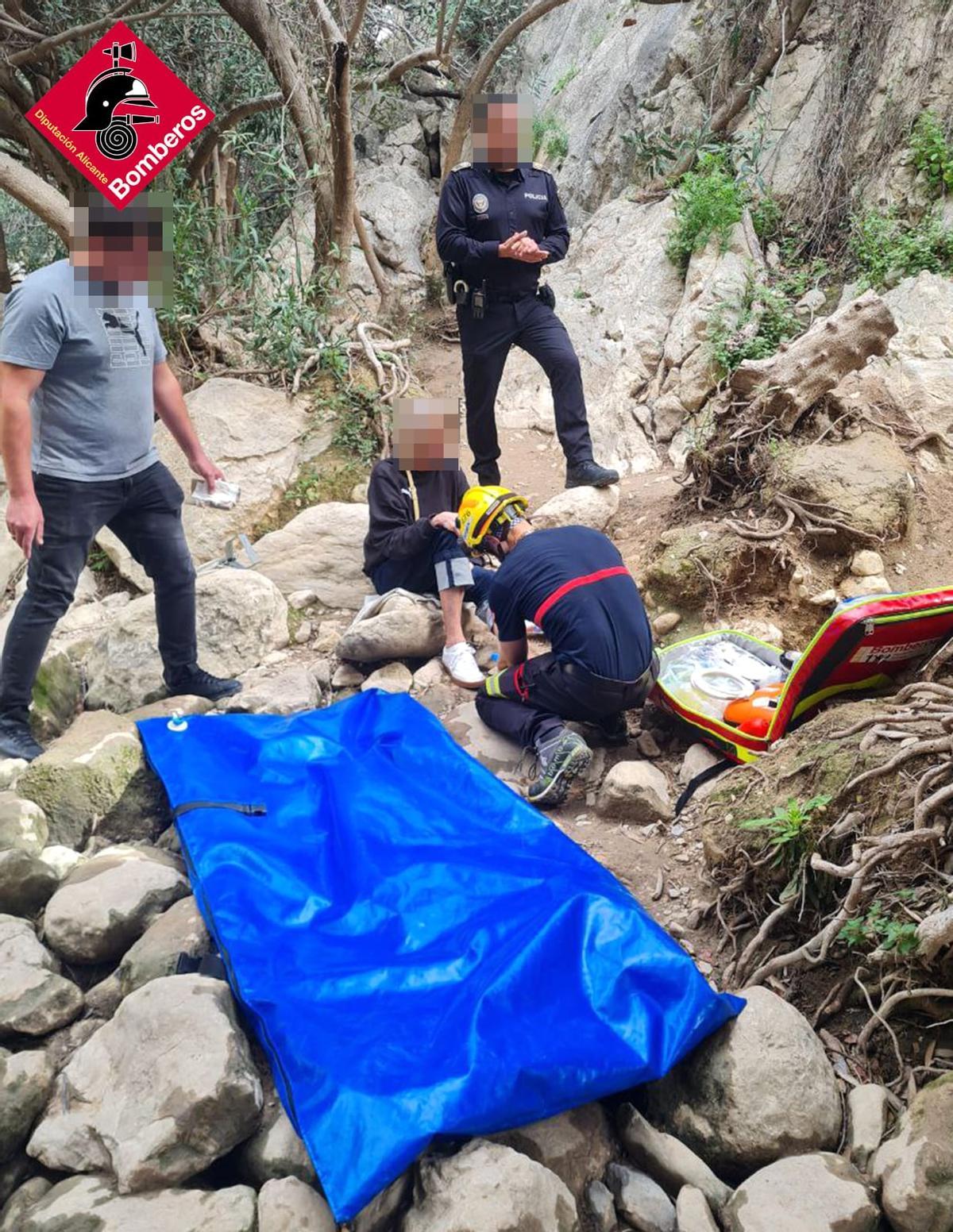 Bomberos rescatan a una mujer en las Fuentes del Algar