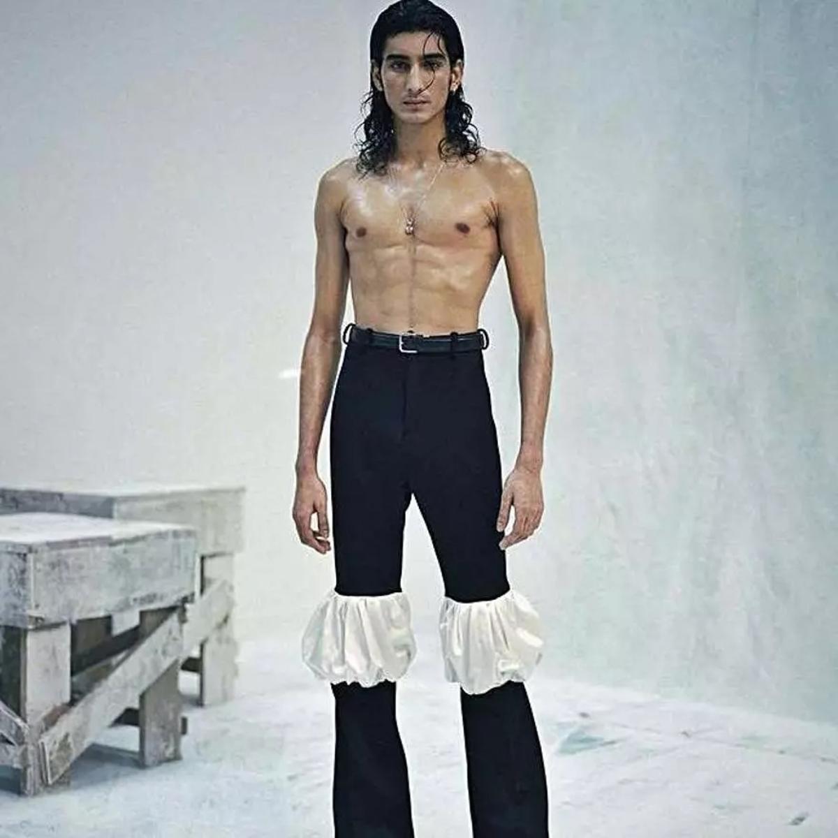 Reinterpretación del pantalón de gaitero hecha por Arturo Obegero. Fotografía de Thibault Theodore.