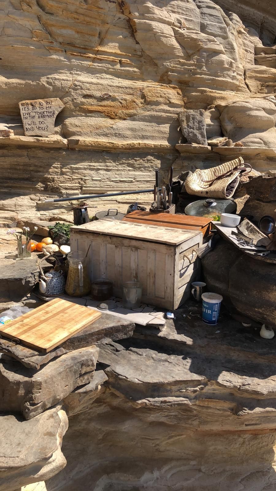 Sant Antoni retira 360 kilos de residuos de Punta Galera donde habitaba una persona