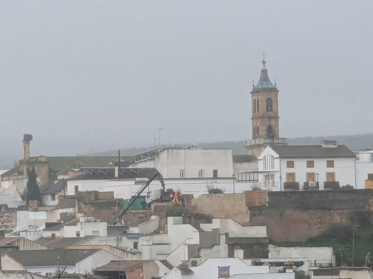 Vista de la muralla de Castro del Río tras el derrumbe.