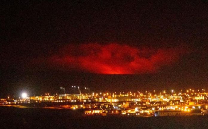 Erupción del volcán Fagradalsfjall, cerca de la capital de Islandia, Reykiavik.