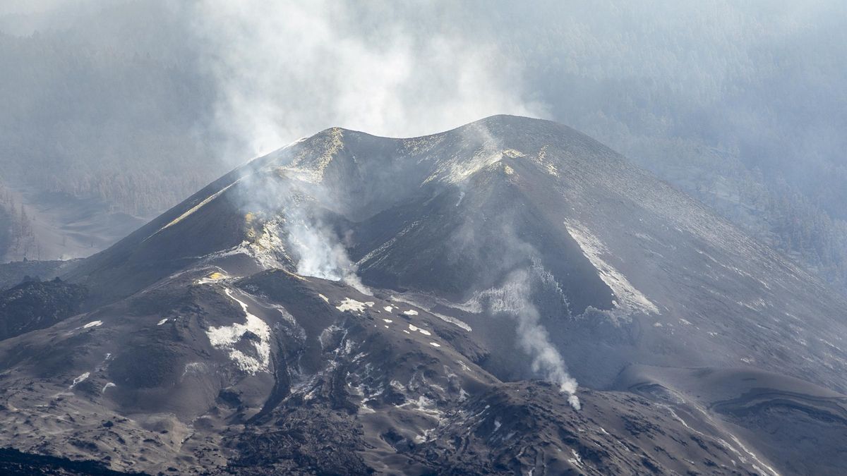 Una de las bocas eruptivas del volcán de Cumbre Vieja.