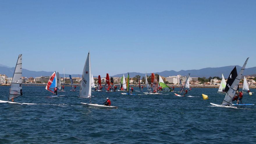 Windsurf, vela lleugera, creuers i catamarans, entre els navegants de la Roses-L’Escala-Roses.