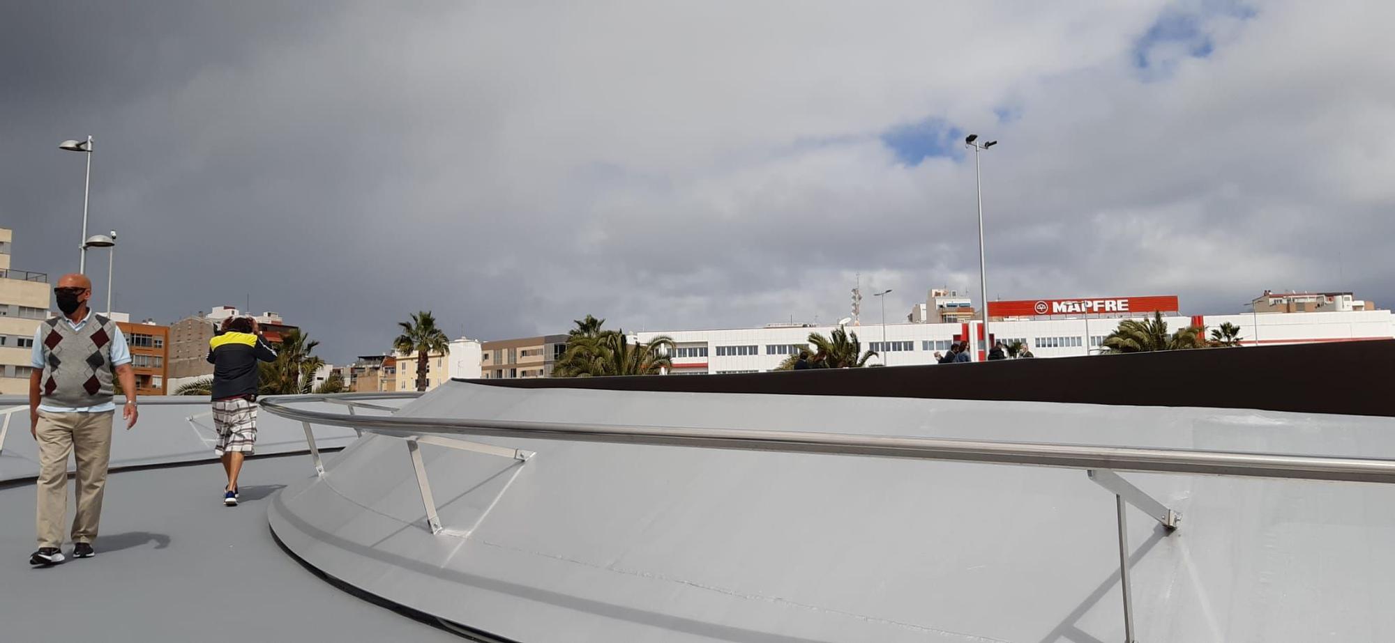 El Puerto queda conectado a la ciudad con la inauguración de la pasarela 'Onda atlántica'