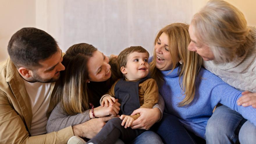 Declaración de la Renta: cómo ahorrar 300 euros por cada hijo menor de edad acogido en familia