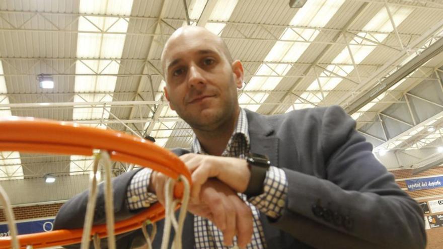 Íñigo de la Villa, director deportivo del Alimerka Oviedo Baloncesto, tras una gran temporada en Primera FEB: &quot;Necesitamos más apoyo para dar un paso adelante&quot;