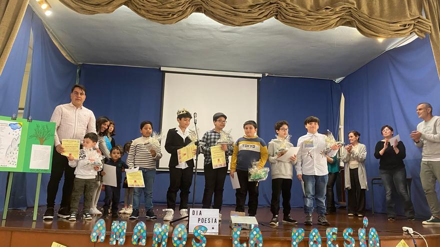 Certamen de poesía en el colegio Los Campos