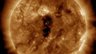 Agujeros en la atmósfera del Sol permitirían predecir el clima espacial