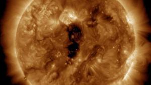 Forats en l’atmosfera del Sol permetrien predir el clima espacial