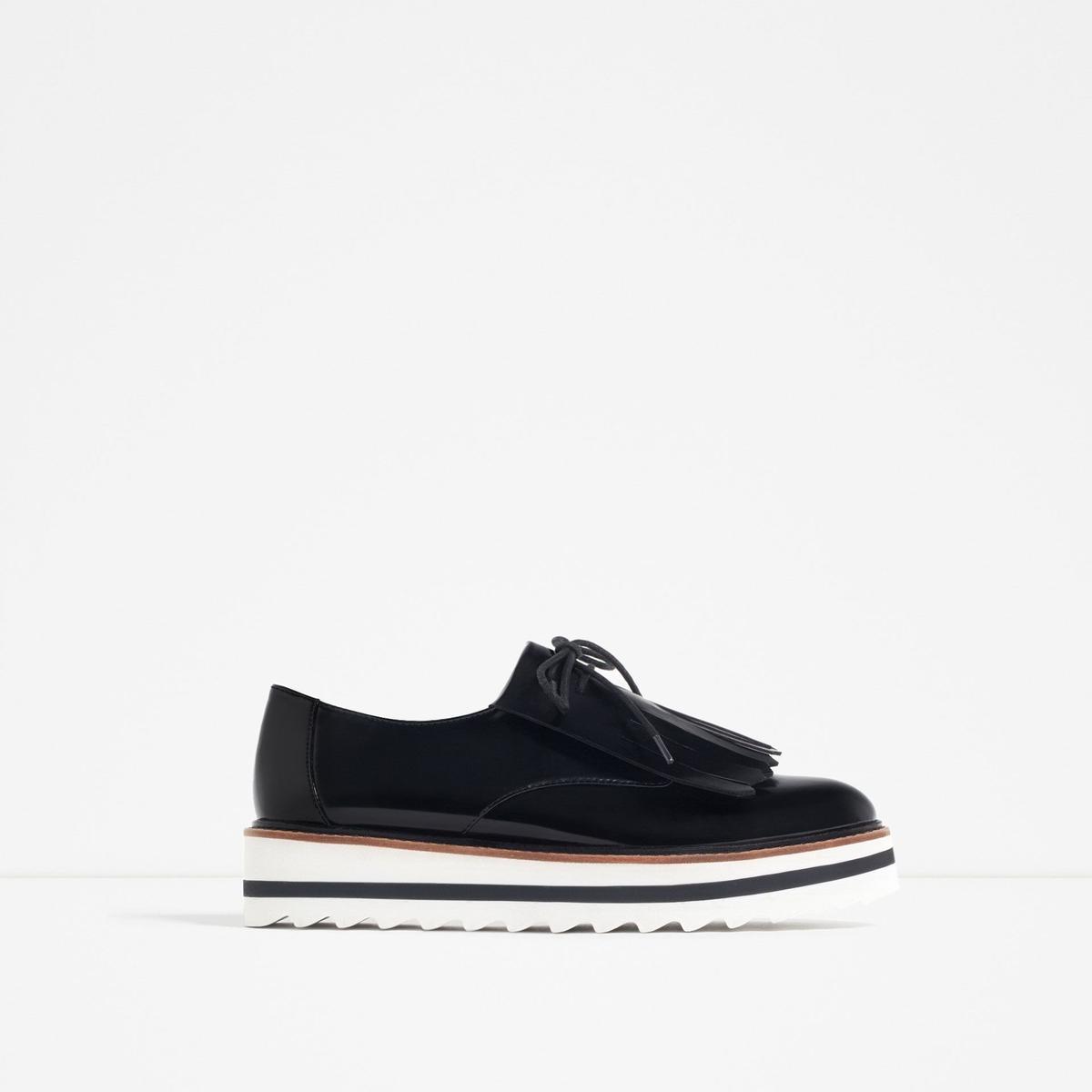 'Flatform' con flecos, Zara (39,95 €)