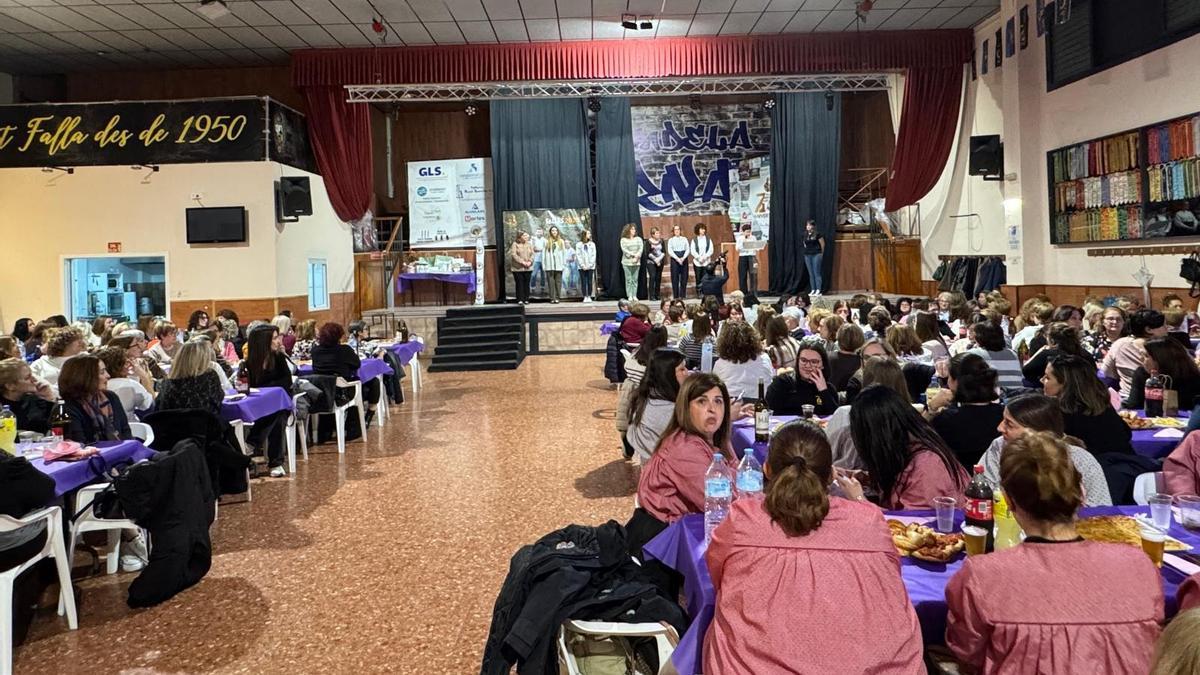 Cena solidaria organizada por la falla Bernat Aliño.