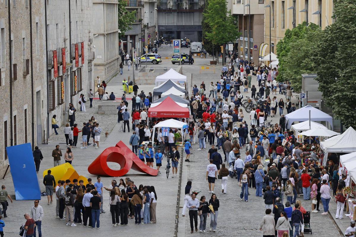 Les imatges de la diada de Sant Jordi a Girona