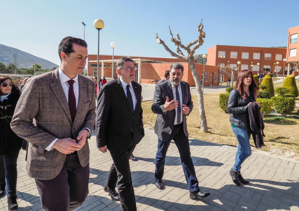 Visita de Ximo Puig al instituto de Formación Profesional Valle de Elda