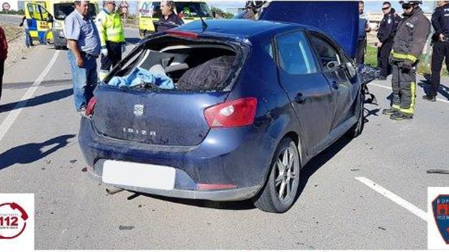 Uno de los coches que sufrieron el accidente.