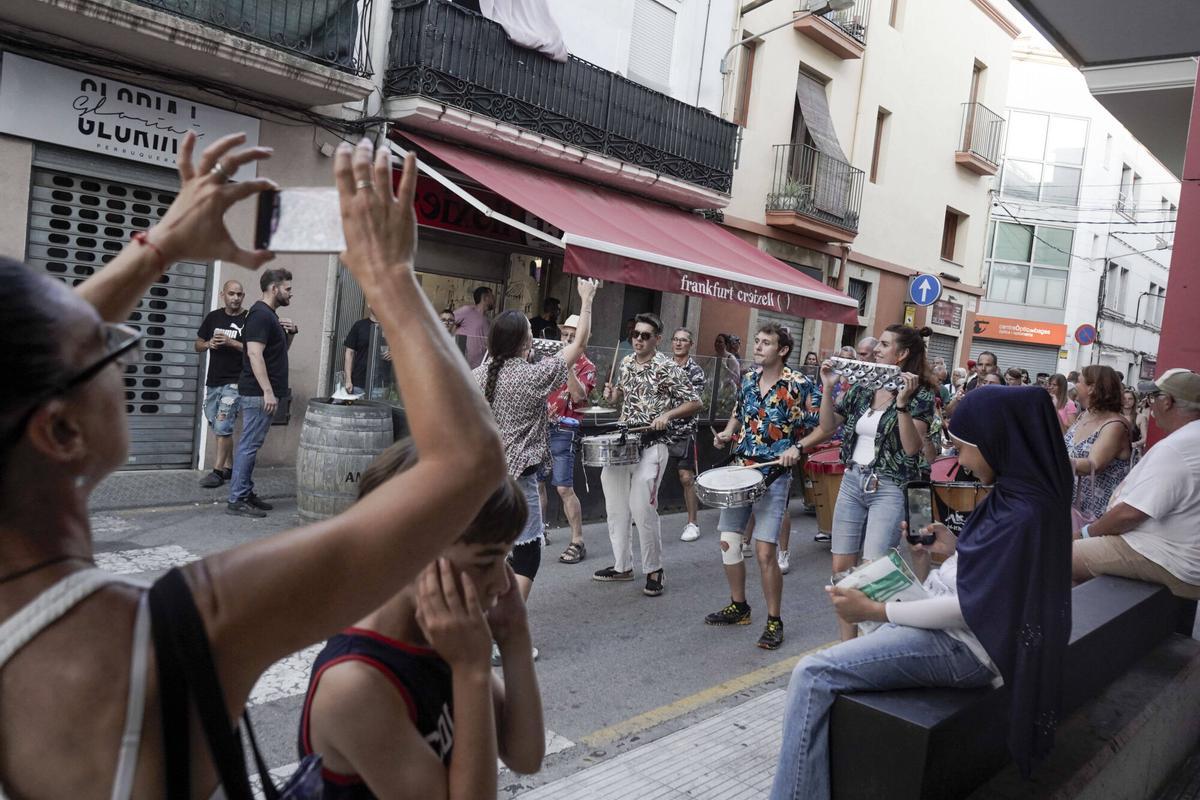 SANT VICENÇ DE CASTELLET . FESTA MAJOR XXXII TROBADA GEGANTS . ESBART ESCOLA DE DANSA . PIKBE PELS CARERS . CERCAVILA