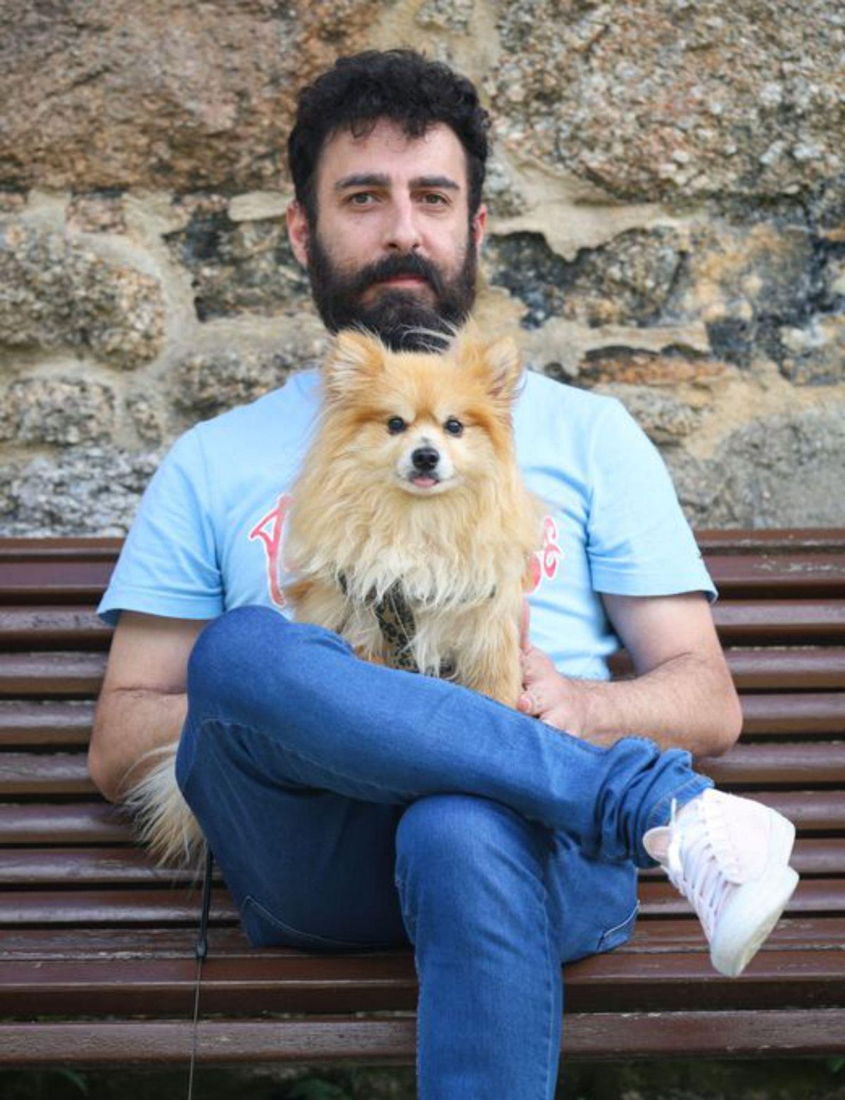 Beni con su perro ‘Teddy’. | G.B./R.A.