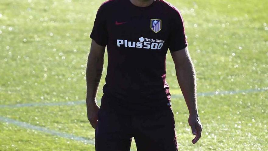 Simeone durante el entrenamiento celebrado ayer.